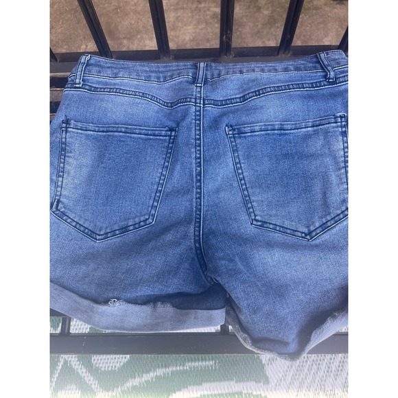 Shorts‎ - Picture 4 of 4